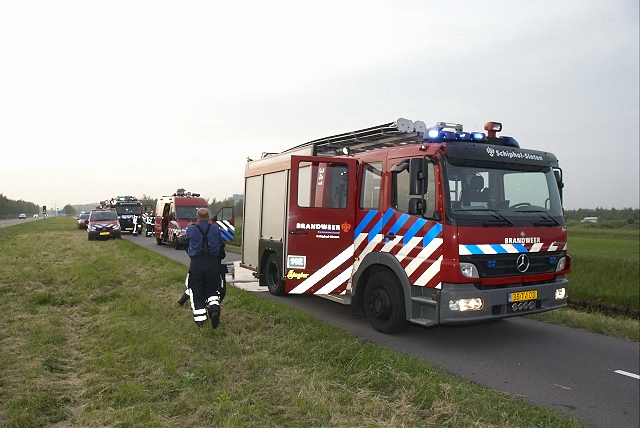 2010/128a/GB 20100607 009 Voertuig te water Schipholweg.jpg